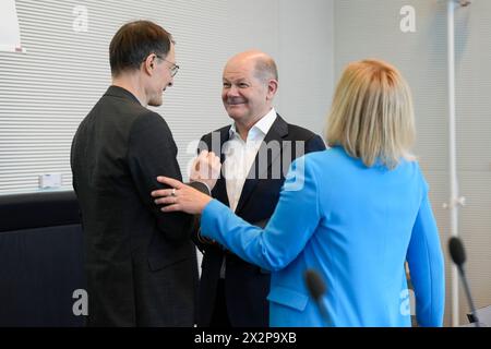 Auftaktbilder, SPD-Bundestagsfraktion Fraktionssitzung SPD-Bundestagsfraktion, Auftaktbilder Bundesinnenministerin, Nancy Faeser Bundeskanzler, Olaf Scholz Bundesgesundheitsminister, Karl Lauterbach Berlin Berlin Deutschland *** Eröffnungsbilder, SPD-Fraktionssitzung SPD-Fraktion, Eröffnungsbilder Bundesinnenministerin Nancy Faeser Bundeskanzlerin Olaf Scholz Bundesgesundheitsminister Karl Lauterbach Berlin Berlin Deutschland Stockfoto