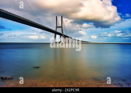 Lissabon, Portugal, Vasco da Gama-Brücke Stockfoto