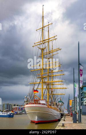 REKORDDATUM NICHT ANGEGEBEN Dreimaster Schulschiff DEUTSCHLAND in Bremerhaven das Schulschiff Deutschland ist ein ehemaliges Segelschulschiff der Deutschen Handelsmarine. Der Dreimaster liegt als schwimmendes Kulturdenkmal im NEUEN HAFEN. Bremerhaven, Bremen, Deutschland, 06.05.2023 *** drei-Meister-Ausbildungsschiff DEUTSCHLAND in Bremerhaven das Ausbildungsschiff Deutschland ist ein ehemaliges Segellehrschiff der deutschen Handelsmarine der drei-Meister ist als schwimmendes Kulturdenkmal in NEUEN HAFEN Bremerhaven, Bremen, Deutschland, 06 05 2023 Copyright: JOKER/HadyxKhandani JOKER230506539911 Stockfoto