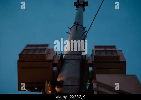 Straßenfoto - Außenantenne mit Geräten. Hochwertige Fotos Stockfoto