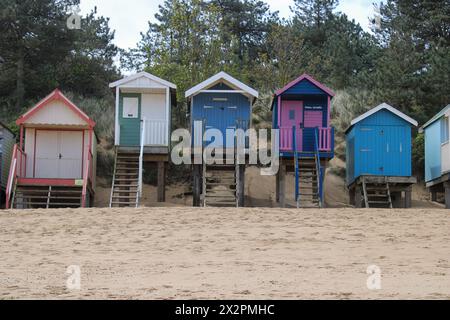 Strandhütten am Meer in Wells, Norfolk, Großbritannien Stockfoto