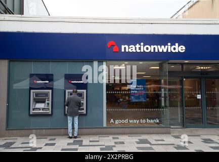 Slough, Großbritannien. April 2024. Eine nationale Baugesellschaft in Slough, Berkshire. Kredit: Maureen McLean/Alamy Stockfoto