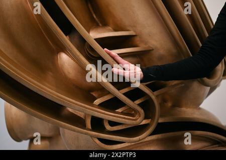 Ausstellung im Kunstpalast Düsseldorf, Tony Cragg, Bitte berühren Sie Skulpturen zum anfassen. *** Ausstellung im Kunstpalast Düsseldorf, Tony Cragg, Bitte berühren Sie Skulpturen zum Anfassen Stockfoto