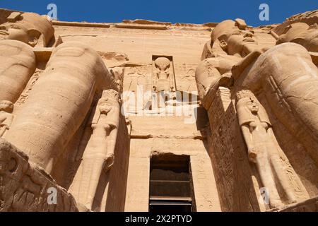 Eintritt zum Grab, dem Tempel von Ramses II. Und seiner Königin Nefertari in Abu Simbel, Assuan, Ägypten Stockfoto