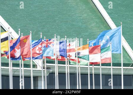 Viele Flaggen Vor Dem Konferenzzentrum Der Vereinten Nationen, Bangkok, Thailand, Asien Stockfoto