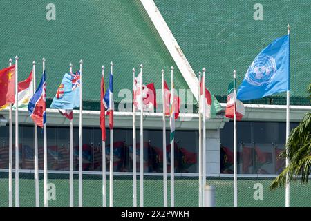 Viele Flaggen Vor Dem Konferenzzentrum Der Vereinten Nationen, Bangkok, Thailand, Asien Stockfoto