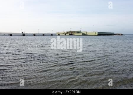 Landschaft mit Ribersborgs Kallbadhuset Spa-Gebäude aus 1898 Jahren, Meer herum Stockfoto