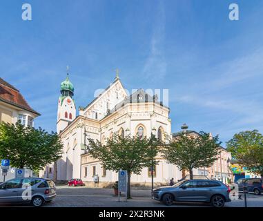 Rosenheim: Platz Ludwigsplatz, Kirche St. Nikolaus in Oberbayern, Chiemsee Alpenland, Oberbayern, Bayern, Bayern, Deutschland Stockfoto