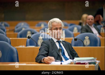 Abgeordneter Geert Wilders Abgeordneter Geert Wilders PVV / Partij voor de Vrijheid oder Partei für die Freiheit während einer Debatte, sitzend und in seinem Sitz in der zweiten Kammer. September 2011. Binnenhof, Den Haag, Niederlande. Den Haag, s-Gravenhage Tweede Kamer der Staten Generaal Zuid-Holland Nederland Copyright: XGuidoxKoppesxPhotox Stockfoto