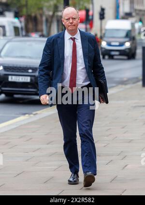London, Großbritannien. April 2024. Chris Whitty, Chief Medical Officer (CMO) für England, im Kabinettsbüro für eine Kabinettssitzung. Quelle: Mark Thomas/Alamy Live News Stockfoto