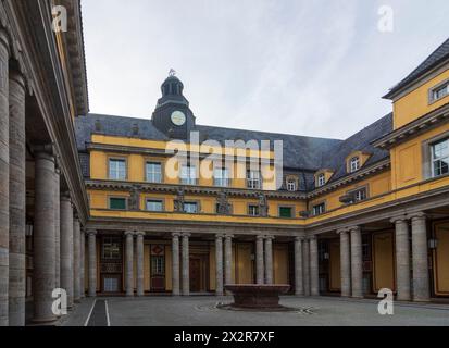 München, München: Hauptgebäude Königinstraße 107 der Münchener Rückversicherungs-Gesellschaft Aktiengesellschaft in München (Münchener Rück, Münchener Rück) Stockfoto