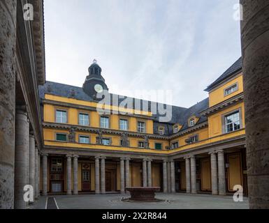 München, München: Hauptgebäude Königinstraße 107 der Münchener Rückversicherungs-Gesellschaft Aktiengesellschaft in München (Münchener Rück, Münchener Rück) Stockfoto