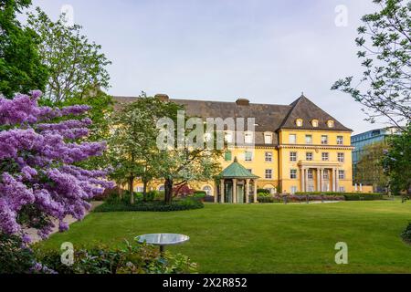 München, München: Hauptgebäude Königinstraße 107 der Münchener Rückversicherungs-Gesellschaft Aktiengesellschaft in München (Münchener Rück, Münchener Rück) Stockfoto