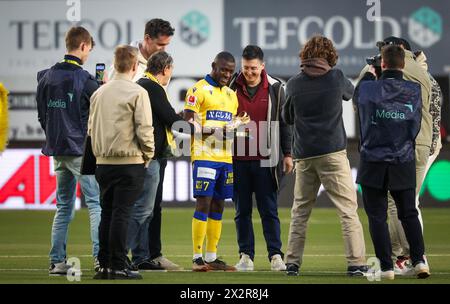 Sint Truiden, Belgien. April 2024. STVV's Aboubakary Koita, dargestellt am Beginn eines Fußballspiels zwischen Sint-Truidense VV und KAA Gent, Dienstag, den 23. April 2024 in Sint-Truiden, am 5. Tag (von 10) der Europa-Play-offs der ersten Liga der Jupiler Pro League 2023-2024 in der belgischen Meisterschaft. BELGA PHOTO VIRGINIE LEFOUR Credit: Belga News Agency/Alamy Live News Stockfoto