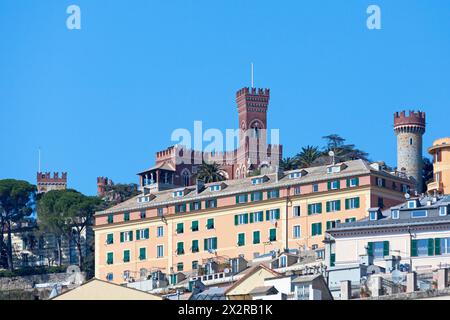 Genua, Italien - 29. März 2019: Das Schloss D’Albertis (italienisch Castello d’Albertis) ist eine historische Residenz in Genua. Es war die Heimat des Seekapitäns Stockfoto