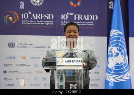 Addis Abeba, Äthiopien. April 2024. Ugandischer Premierminister Robinah Nabbanja spricht am 23. April 2024 auf dem 10. Afrika-Regionalforum für nachhaltige Entwicklung in Addis Abeba (Äthiopien). Die zunehmende Belastung der Staatsverschuldung durch klimabedingte Katastrophen und der schrumpfende haushaltspolitische Spielraum aufgrund des steigenden Finanzierungsbedarfs haben Afrika an einen Scheideweg gebracht, sagte Claver Gatete, Exekutivsekretär der Wirtschaftskommission der Vereinten Nationen für Afrika (UNECA). Quelle: Michael Tewelde/Xinhua/Alamy Live News Stockfoto