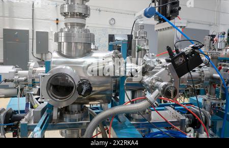 Teilchenbeschleuniger-Ausrüstung im Physiklabor der Universität Stockfoto