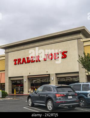 Ein kürzlich umgestalteter und erweiterter Trader Joes in Modesto, Kalifornien, USA Stockfoto