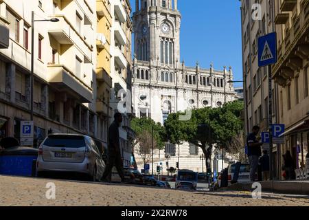 Porto, Portugal - 03.02.2024: Altstadt von Porto mit dem Rathaus von Porto im Hintergrund. Stadt Porto, Portugal Stockfoto