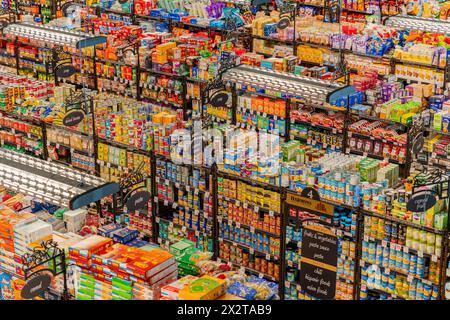 Salt Lake City, UT, USA, 17. März 2024: Blick von oben auf ein Lebensmittelgeschäft. Stockfoto
