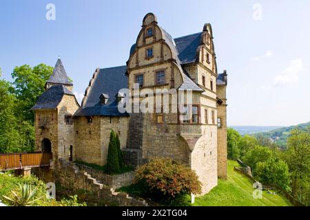 Das Oberschloss Kranichfeld ist eine Renaissance-Burg des ehemaligen Fürstenhauses Reuss, oberhalb der Stadt Kranichfeld in Thüringen, die entstanden ist Stockfoto