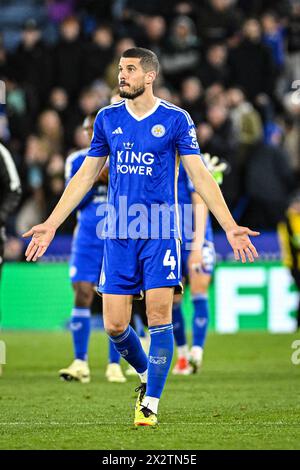 King Power Stadium, Leicester, Großbritannien. April 2024. EFL Championship Football, Leicester City gegen Southampton; Conor Coady aus Leicester feiert den Sieg Credit: Action Plus Sports/Alamy Live News Stockfoto