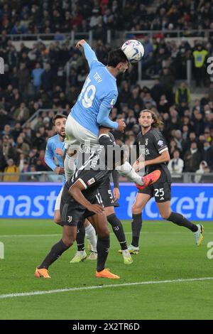 Stadio Olimpico, Rom, Italien. April 2024. Italienischer Coppa Italia Halbfinale Fußball; Lazio gegen Juventus; Valentin Castellanos von SS Lazio klettert und erzielt das Tor für 1-0 in der 12. Minute Credit: Action Plus Sports/Alamy Live News Stockfoto