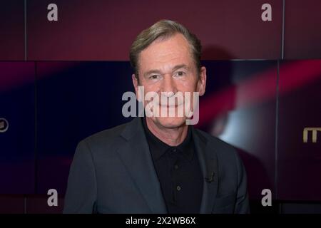 Mathias Doepfner: Vorstandsvorsitzender der Axel Springer SE, Maischberger, TV - Sendung, Politik, Moderation, Sandra Maischberger, 23.04.2024 *** Mathias Doepfner Vorstandsvorsitzender der Axel Springer SE, Maischberger, TV-Programm, Politik, Moderation, Sandra Maischberger, 23 04 2024 Copyright: HMBxMedia/ManfredxBehrens Stockfoto