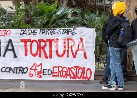 Rom, Italien. April 2024. Banner von Anarchisten gegen das 41-bis-Regime in der Nähe des Justizministeriums in Rom (Foto: Matteo Nardone/Pacific Press) Credit: Pacific Press Media Production Corp./Alamy Live News Stockfoto