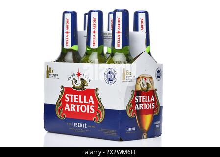 IRVINE, KALIFORNIEN - 23. April 2024: Seitenansicht eines 6er-Pack Stella Artois Liberte, ein alkoholfreies Bier. Stockfoto