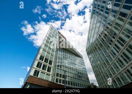 31.08.2022, Hamburg, Deutschland - Hauptsitz des Spiegel-Verlags (Gebäude links) in der Hafencity. 00A220831D218CAROEX.JPG [MOD Stockfoto