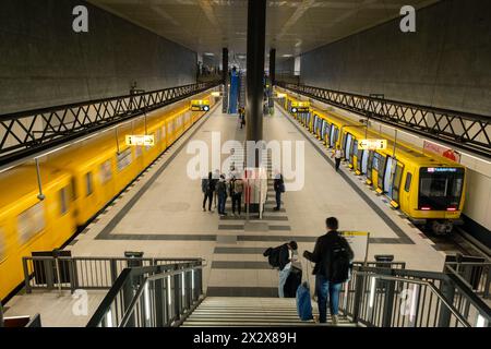 19.05.2023, Berlin, Berlin, Deutschland - U-Bahn-Station U5 am Berliner Hauptbahnhof (Berlin Hbf). 00A230519D006CAROEX.JPG [MODELLVERSION: NEIN, EIGENSCHAFT R Stockfoto