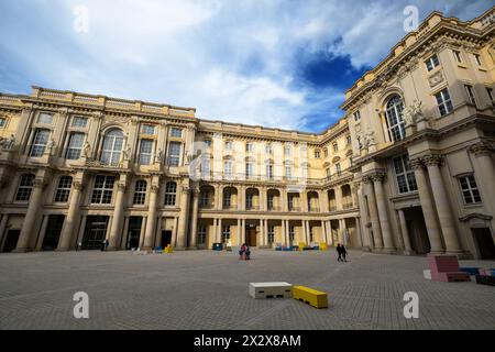 19.05.2023, Berlin, Berlin, Deutschland - Innenhof im Humboldt-Forum in Berln-Mitte mit neugebautem barocken faÁade. 00A230519D168CAROEX.JPG [M Stockfoto