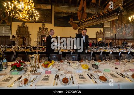 09.02.2024, Bremen, Bremen, Deutschland - Tischset zur 480. Schaffermahlzeit im Oberen Rathaus. Jedes Jahr, fast 500 Jahre lang, 100 Kapitäne, Stockfoto