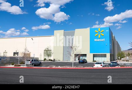 Sparks, Usa. April 2024. Das Walmart-Logo ist in einem Walmart-Versandzentrum zu sehen. Das Walmart Versandzentrum hilft Verkäufern bei der Lagerung, Verwaltung und dem Versand ihrer Produkte. Walmart Versandzentren ähneln Amazon Versand durch Amazon, um wettbewerbsfähig zu bleiben. Quelle: SOPA Images Limited/Alamy Live News Stockfoto