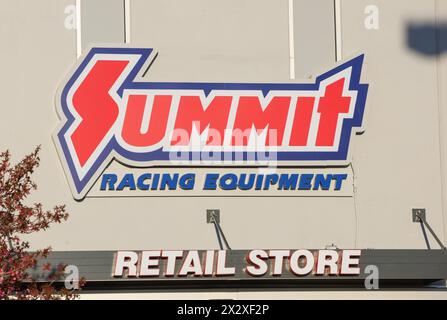 Sparks, Nevada, USA. April 2024. Ein Summit Racing Equipment Logo ist im Summit Racing Equipment Store zu sehen. Summit Racing Equipment ist ein Automobilzulieferer mit vier Einzelhandelsgeschäften und Vertriebszentren in den USA. (Credit Image: © Gabe Ginsberg/SOPA Images via ZUMA Press Wire) NUR REDAKTIONELLE VERWENDUNG! Nicht für kommerzielle ZWECKE! Stockfoto