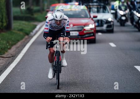 Lüttich, Belgien. April 2024. Foto von Zac Williams/SWpix.com - 21/04/2024 - Radfahren - 2024 Lüttich-Bastogne-Lüttich - Tadej Pogacar, Team Emirates der Vereinigten Arabischen Emirate. Quelle: SWpix/Alamy Live News Stockfoto