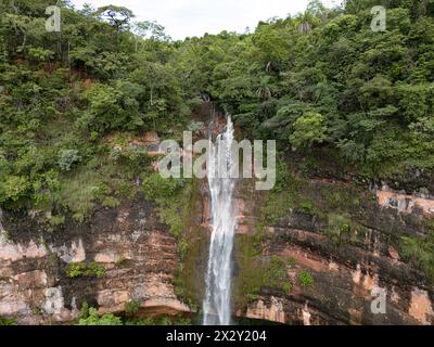 Luftbild des Wasserfalls Cachoeira do Socorro natürlicher Touristenort in Kassilandia Stockfoto