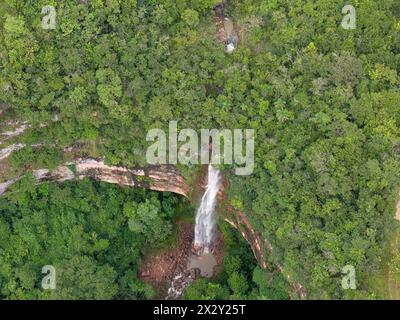 Luftbild des Wasserfalls Cachoeira do Socorro natürlicher Touristenort in Kassilandia Stockfoto