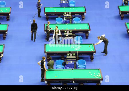 MOSKAU - OKTOBER 30: Teilnehmer beim VII. Internationalen Billard-Turnier Kreml-Cup 2012 im SC Olympiysky am 30. Oktober 2012 in Moskau. Stockfoto