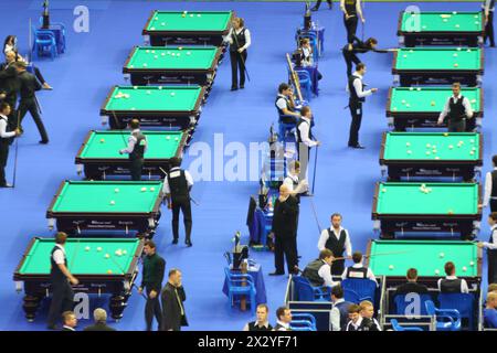 MOSKAU - OKTOBER 30: Teilnehmer der Wettbewerbe nehmen am VII. Internationalen Billard-Turnier Kreml-Cup 2012 im SC Olympiysky am 30. Oktober Teil Stockfoto