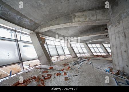 MOSKAU - 29. November: Raum im Bau am neuen Terminal des Flughafens Domodedovo, 29. November 2012, Moskau, Russland. Flughafen Domodedovo - einer von sechs mai Stockfoto