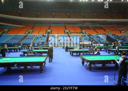 MOSKAU - OKTOBER 30: Teilnehmer nehmen am VII. Internationalen Billard-Turnier Kreml-Cup 2012 im SC Olympiysky am 30. Oktober 2012 in Mos Teil Stockfoto