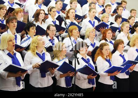 MOSKAU - 19. MAI: Nachtkonzert des akademischen großen Refrains der RSUH an den U-Bahnstationen Kropotkinskaja im Rahmen der Museumsnacht am 19. Mai 2012 in Moskau, Ru Stockfoto