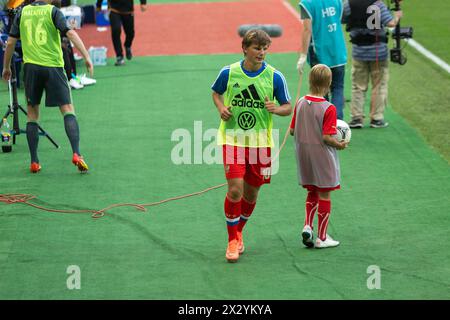 MOSKAU - 15. August: Andrei Arschavin wärmt sich vor dem Spiel zwischen der russischen Nationalmannschaft und der Elfenbeinküste im Lokomotiv-Stadion am 15. August 2012 in M auf Stockfoto