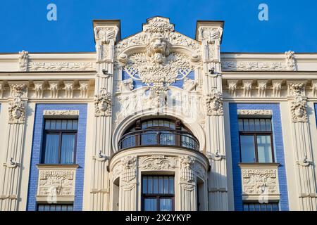 Lettische Touristenattraktion - Jugendstilarchitektur, Gebäudefassade der Stadt Riga, Lettland. Stockfoto