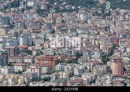 Blick aus einer Höhe auf eine Reihe von Gebäuden Stockfoto