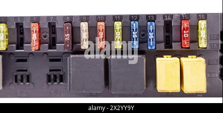 Kfz-Sicherungen Box in verschiedenen Farben und jede Farbe ist für den spezifischen Wert des Schutzes in Ampere definiert verantwortlich. Katalog der Ersatz-p Stockfoto