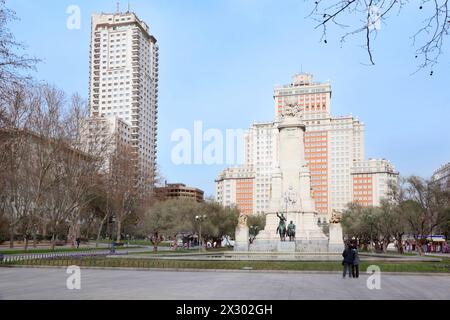 Platz Spanien, Denkmal für Cervantes, Don Quijote und Sancho Panza in Madrid, Spanien. Stockfoto