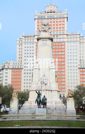 Denkmal für Cervantes, Don Quijote und Sancho Panza am Tag in Madrid, Spanien. Stockfoto